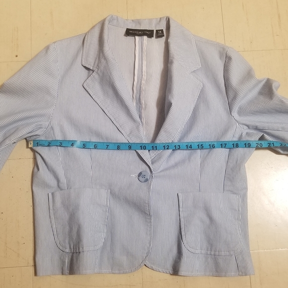 Boxy Blue & White Stiped Blazer - Picture 5 of 9